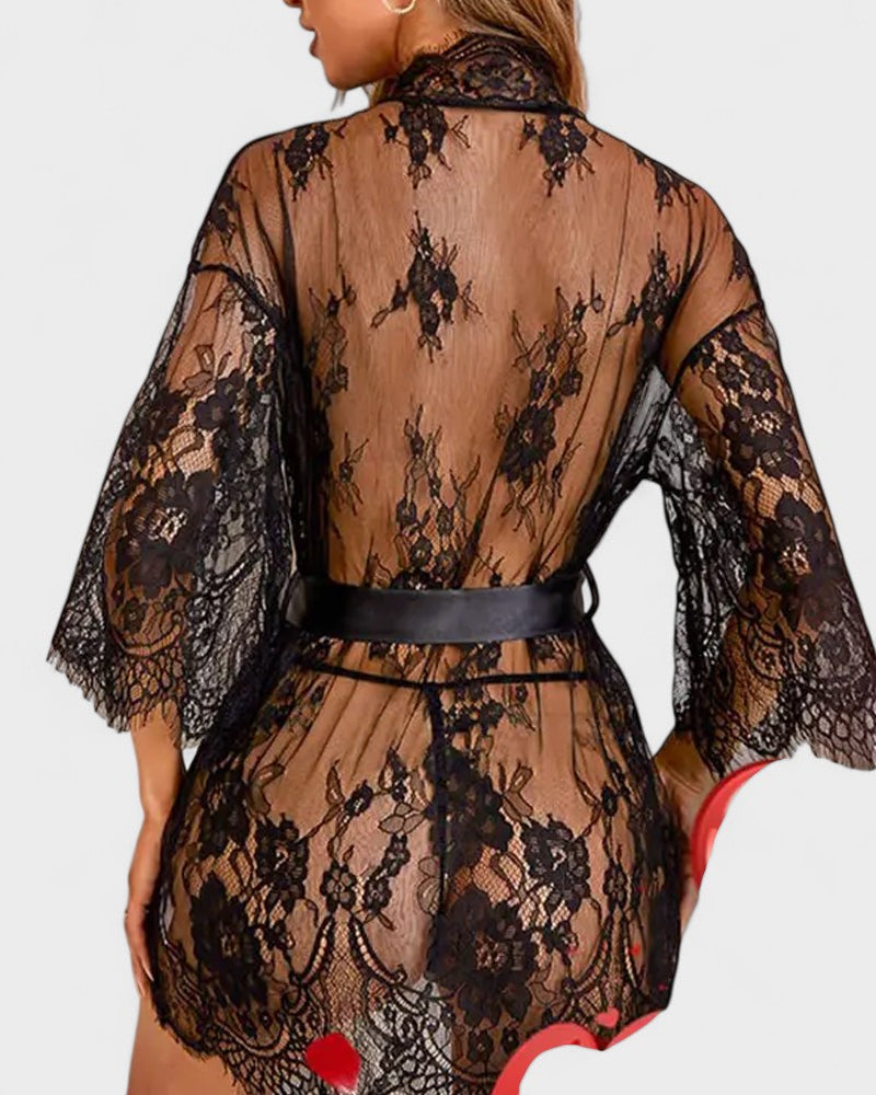 טינה | פיג'מת בלונדינית בהירה אלגנטית עם חגורת סטן