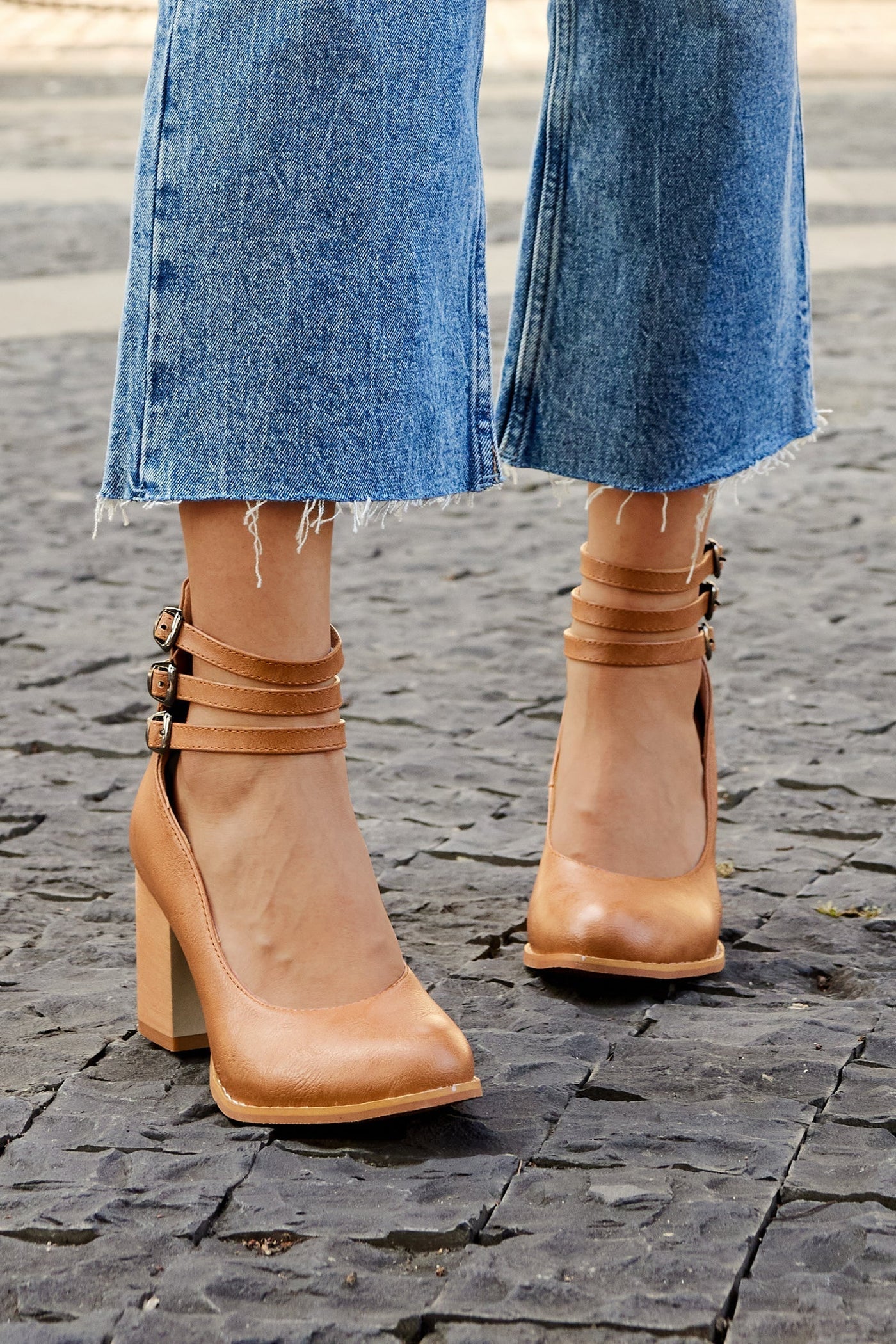 אלגרה™ | סנדלים עם רצועה ועקב עבה