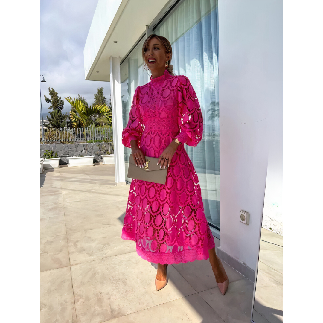 נשיות מעודנת עם שמלות תחרה מבריקות