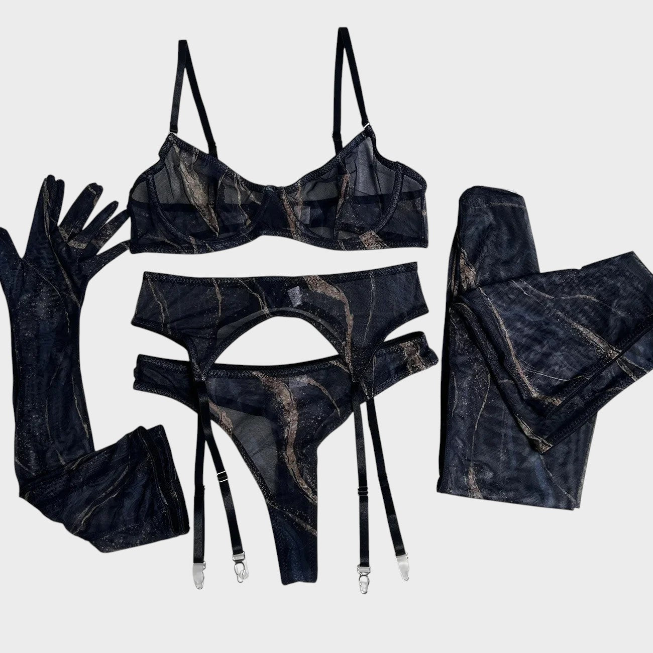 סרנה | סט הלבשה תחתונה 5 חלקים עם טאי דאי