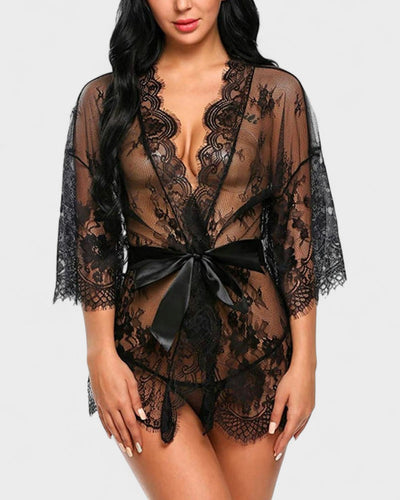 טינה | פיג'מת בלונדינית בהירה אלגנטית עם חגורת סטן